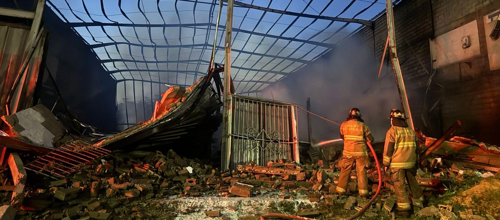 Incendio consumió fábrica de colchones en Malambo