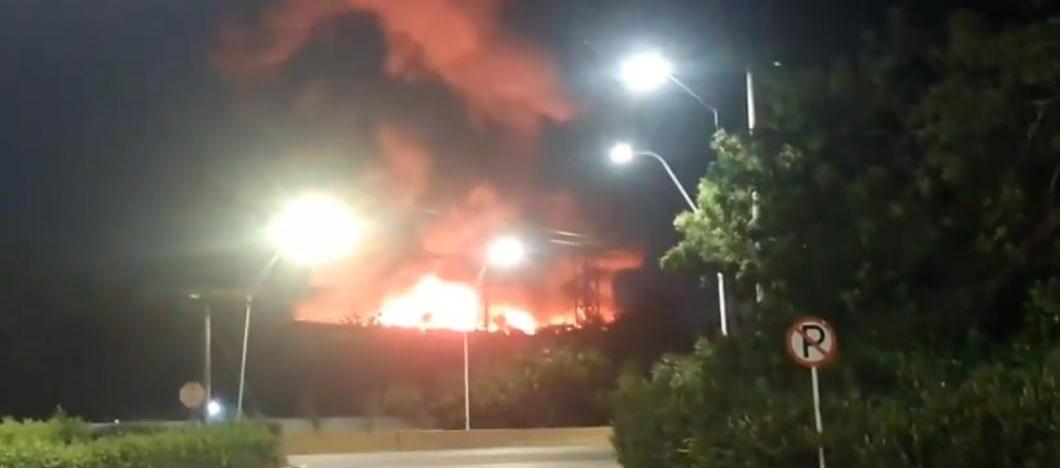 Incenndio en bodega de cochones