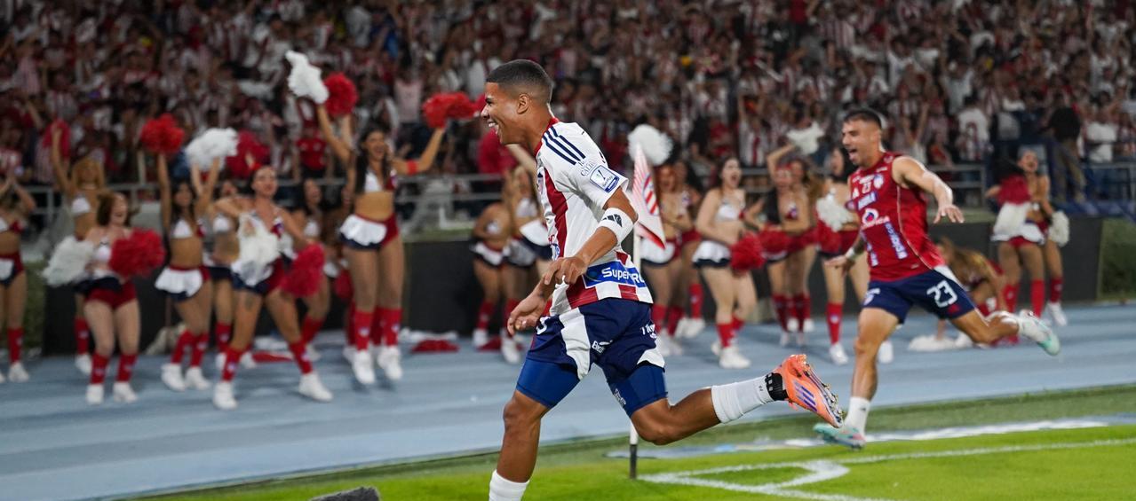 José Enamorado celebrando sus goles. 
