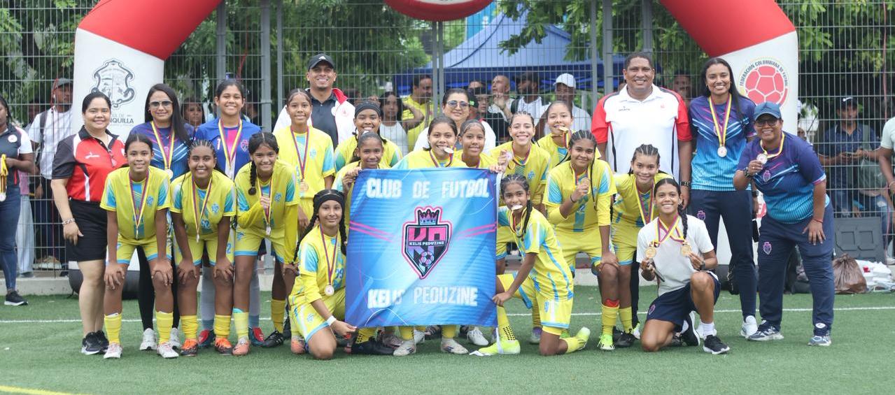 El club KP, campeón de la categoría 2011 femenina. 