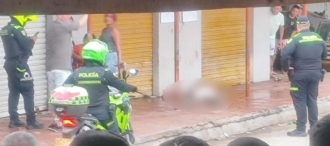 Asesinan a un hombre de 62 años cuando jugaba dominó en Villa Adela 