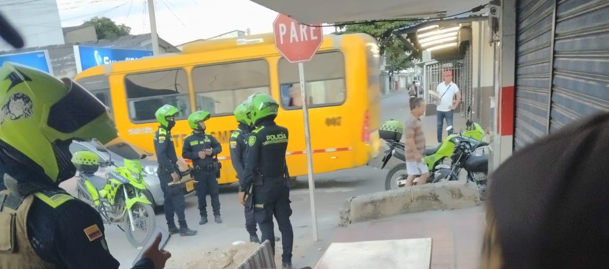 La Policía acordonó el lugar donde quedó sin vida la víctima. 