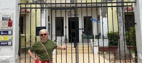 Mónica Gontovnik, en la entrada del Museo.