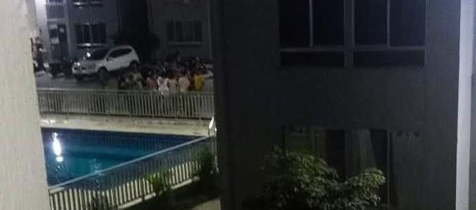 Su cuerpo fue hallado flotando al interior de la piscina.