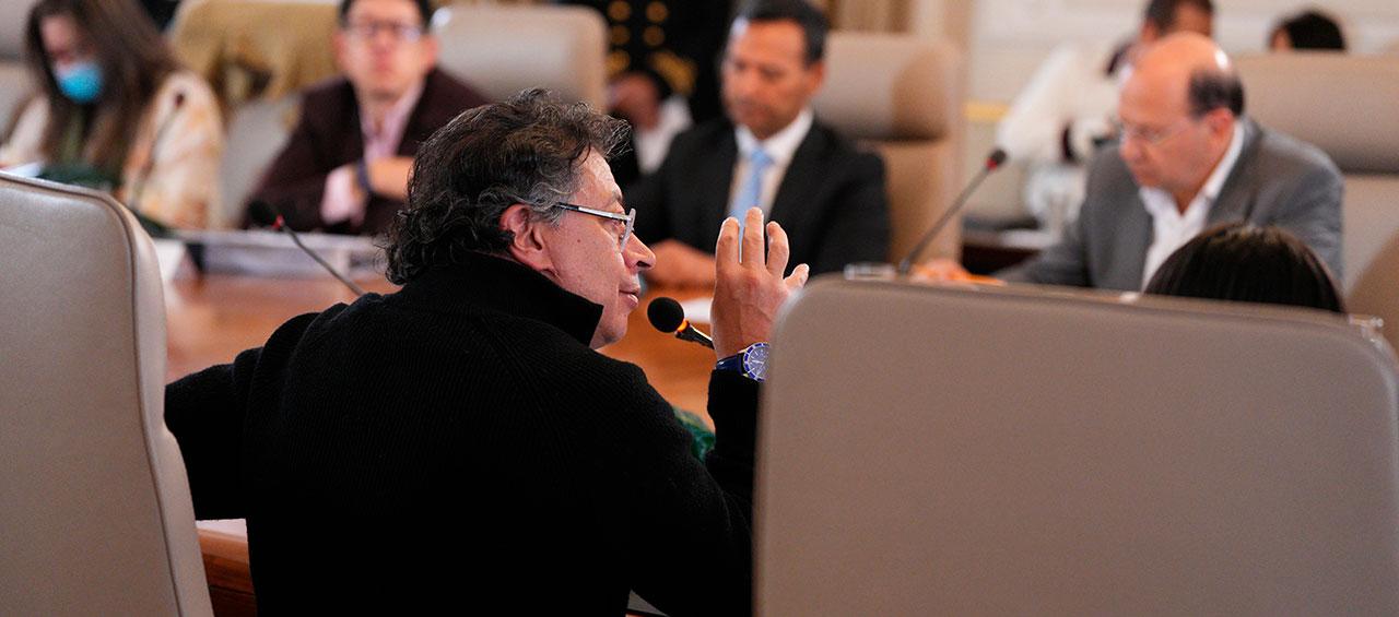 Gustavo Petro en consejo de ministros