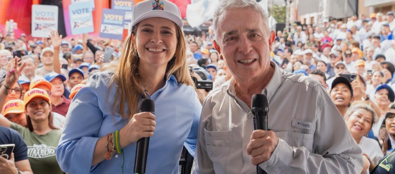 La candidata Paloma Valencia y el expresidente Álvaro Uribe Vélez.