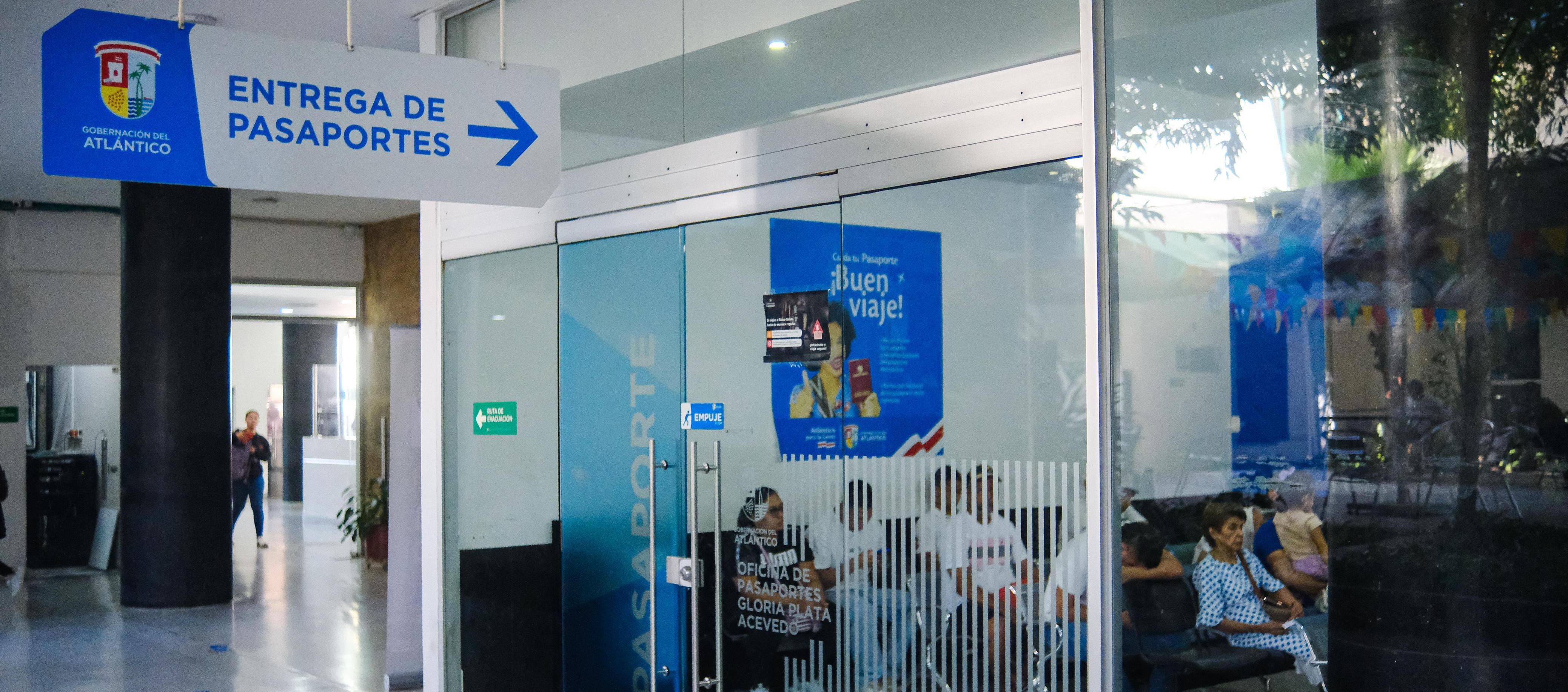 Oficina de pasaportes en la Gobernación del Atlántico.