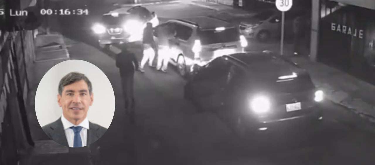 Momento del intento de atraco a Álvaro Hernán Prada. 