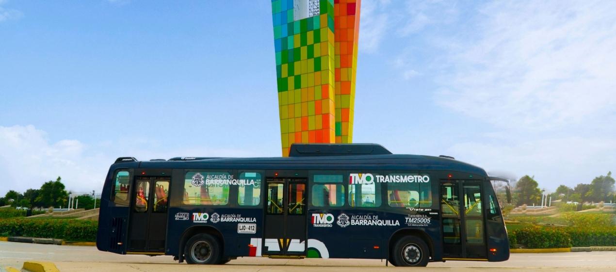 Bus de Transmetro por la zonas turísticas de Barranquilla. 