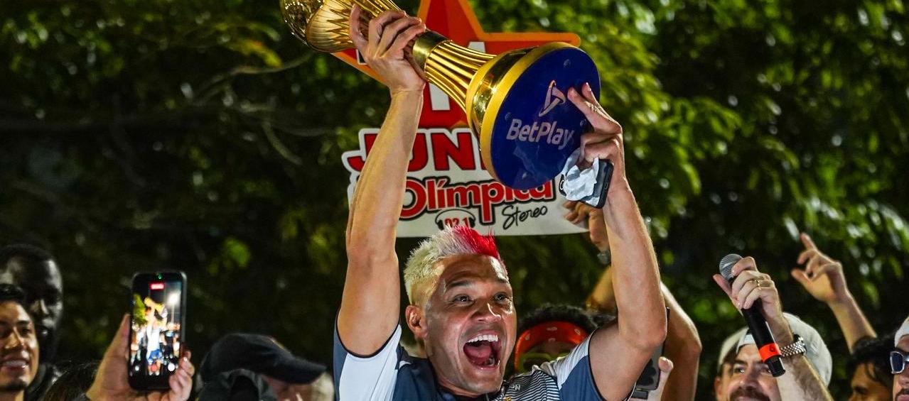 Teófilo Gutiérrez celebrando el título en la Ventana de Campeones.