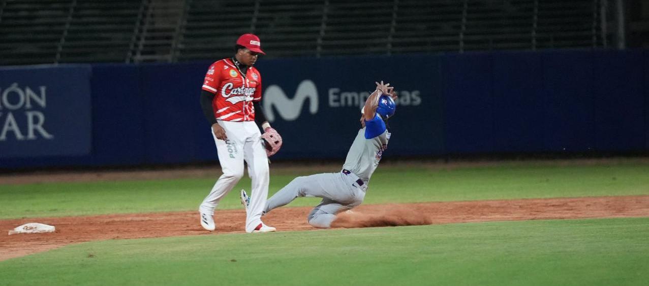 A pesar de la derrota, Caimanes sigue primero. 