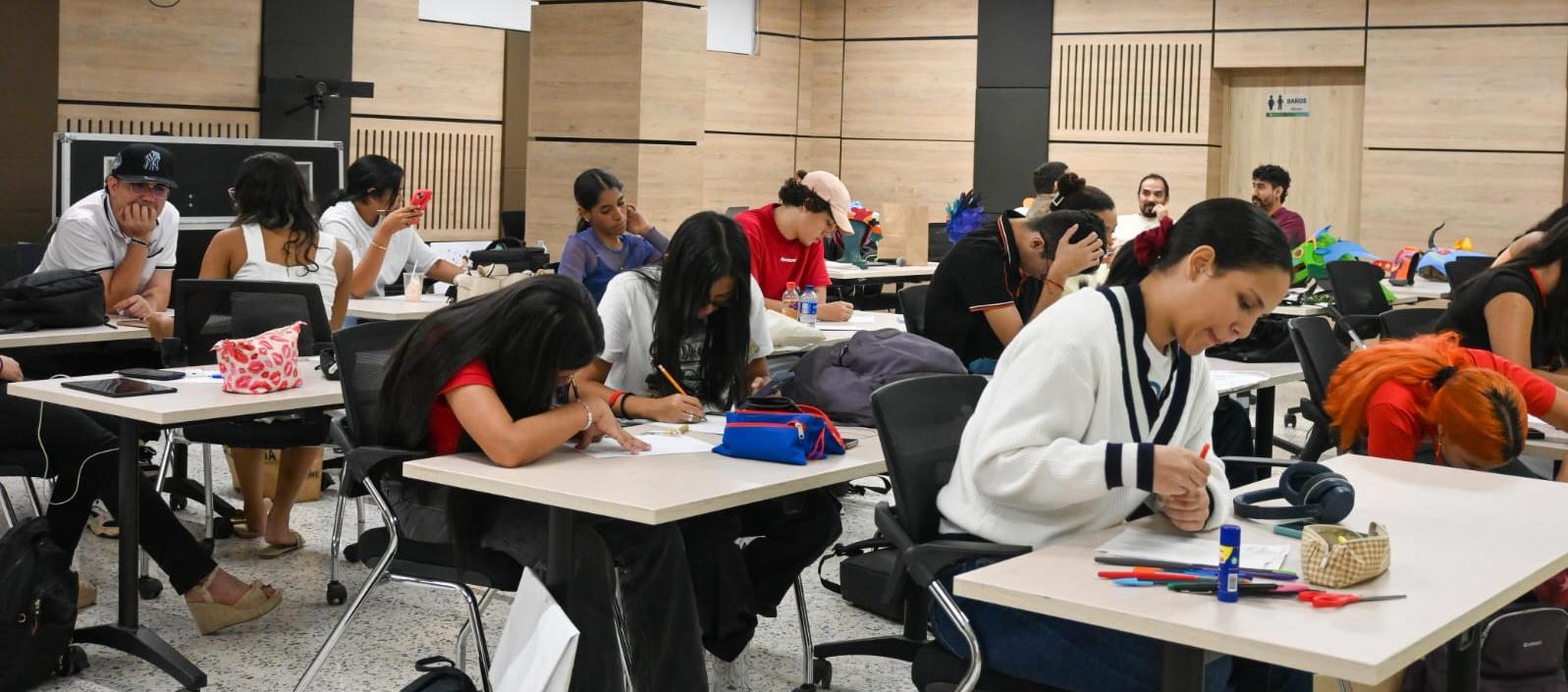 Estudiantes de Diseño Gráfico Digital de Unisimón.