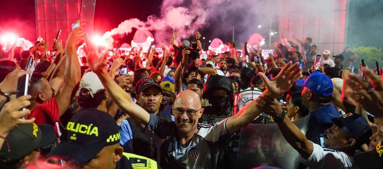 La celebración en la Ventana de Campeones con la hinchada. 
