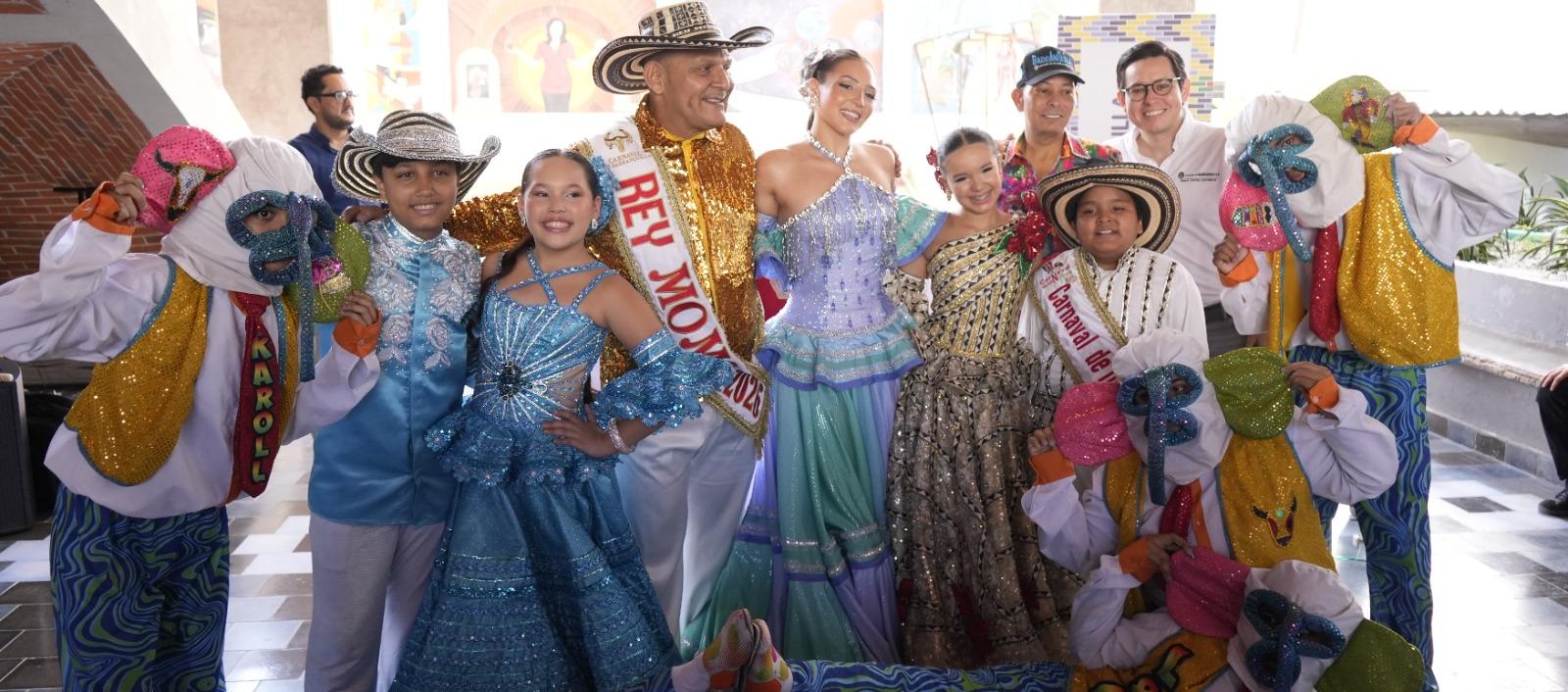 Ashley Gómez y Germán Palomino, Reyes Infantiles de la 44; Adolfo Maury, Rey Momo; Michelle Char, Reina; Juan Ospino, Secretario de Cultura del Distrito; Laurian Puerta, Alcalde local Norte Centro Histórico; Joshua Ortiz y Sharon Acosta, Reyes Infantiles.