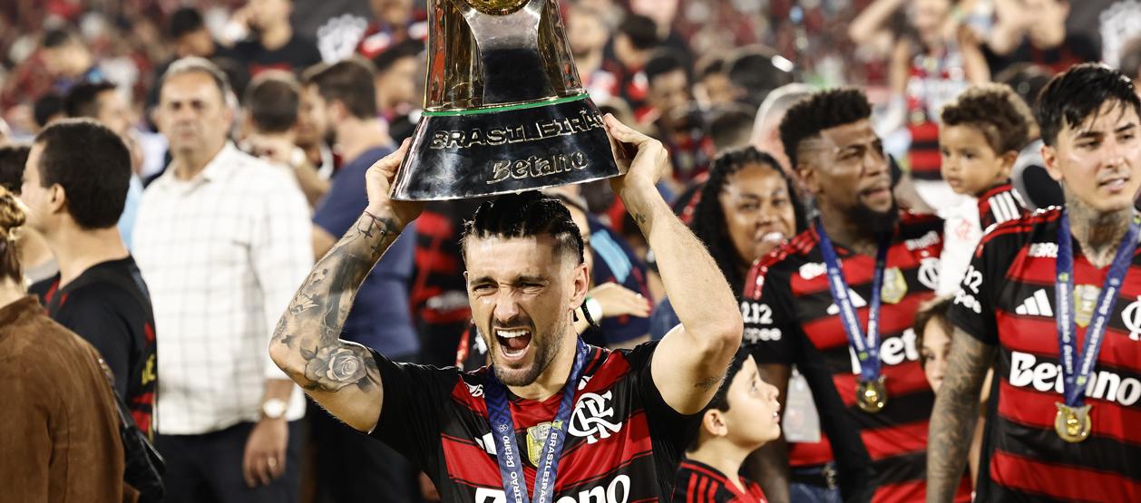 El uruguayo Giorgian De Arrascaeta, campeón de la Copa Libertadores con Flamengo. 