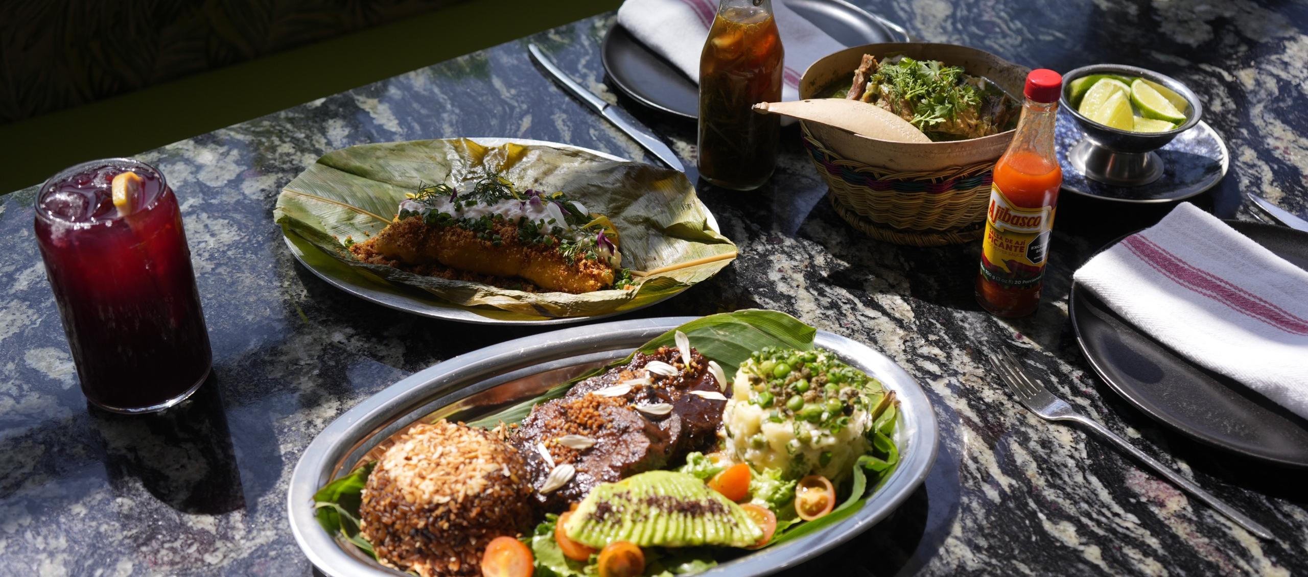 Estas son las comidas de las mesas en el Caribe. 