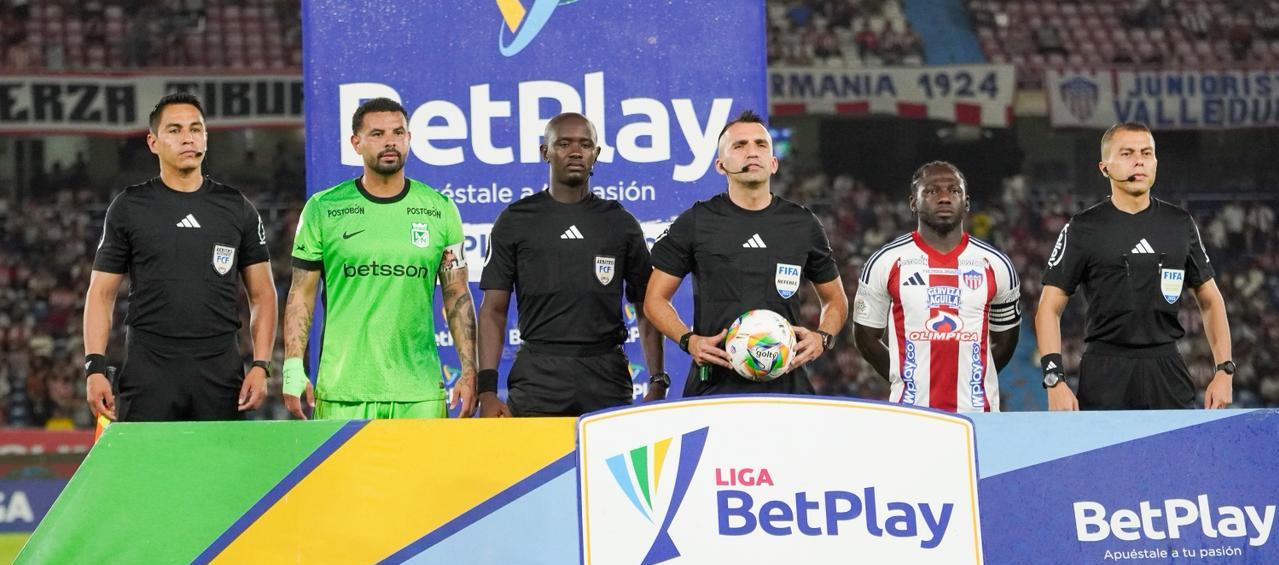 Carlos Betancur en el partido Junior vs. Nacional, en la última fecha del todos contra todos. 