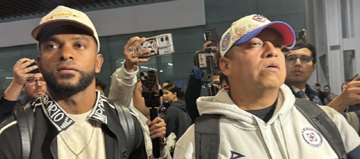 Miguel Borja no dio declaraciones a su llegada a Ciudad de México.