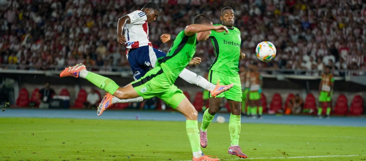 El gol del empate de Junior marcado por Joel Canchimbo, quien ingresó para el segundo tiempo.