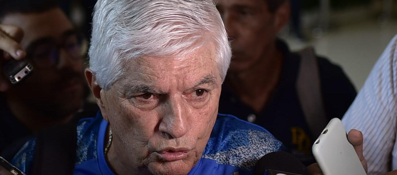 Julio Comesaña, extécnico del Junior, cuyo hijo (Aejandro) representa a Jannenson Sarmiento.