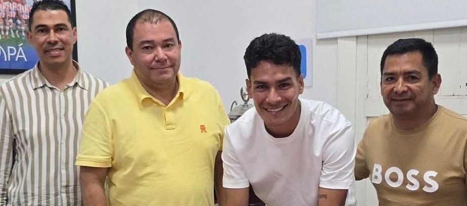 Alberto Mario Garzón, Jannenson Sarmiento y el gerente del Junior, Héctor Fabio Báez. 