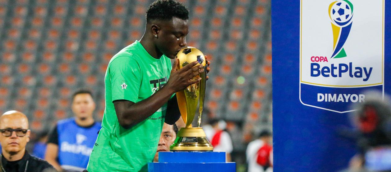 Marino Hinestroza tras coronarse campeón de la Copa Colombia con Atlético Nacional. 