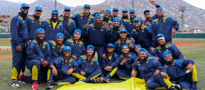 Selección Colombia de béisbol tras ganar la medalla de oro. 