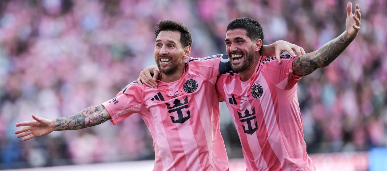 Los argentinos Lionel Messi y Rodrigo De Paul, jugadores del Inter de Miami. 