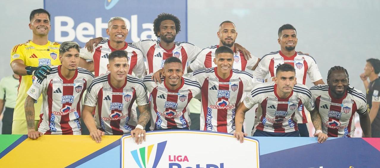 Formación inicialista de Junior contra América de Cali. 