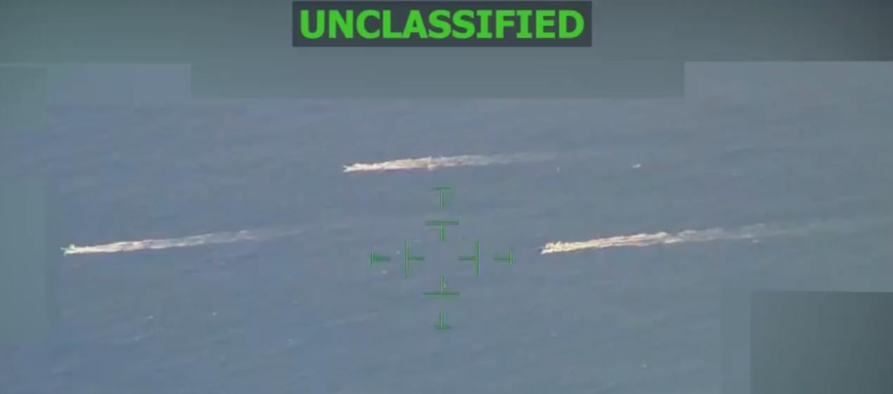 Las tres lanchas en el mar y detectadas por Estados Unidos. 