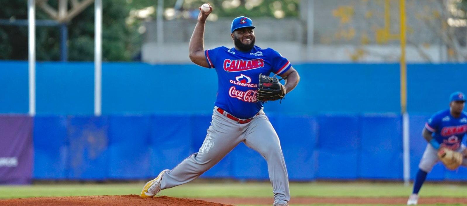 El dominicano Moisés Díaz, pitcher abridor de Caimanes, cargó con la derrota. 