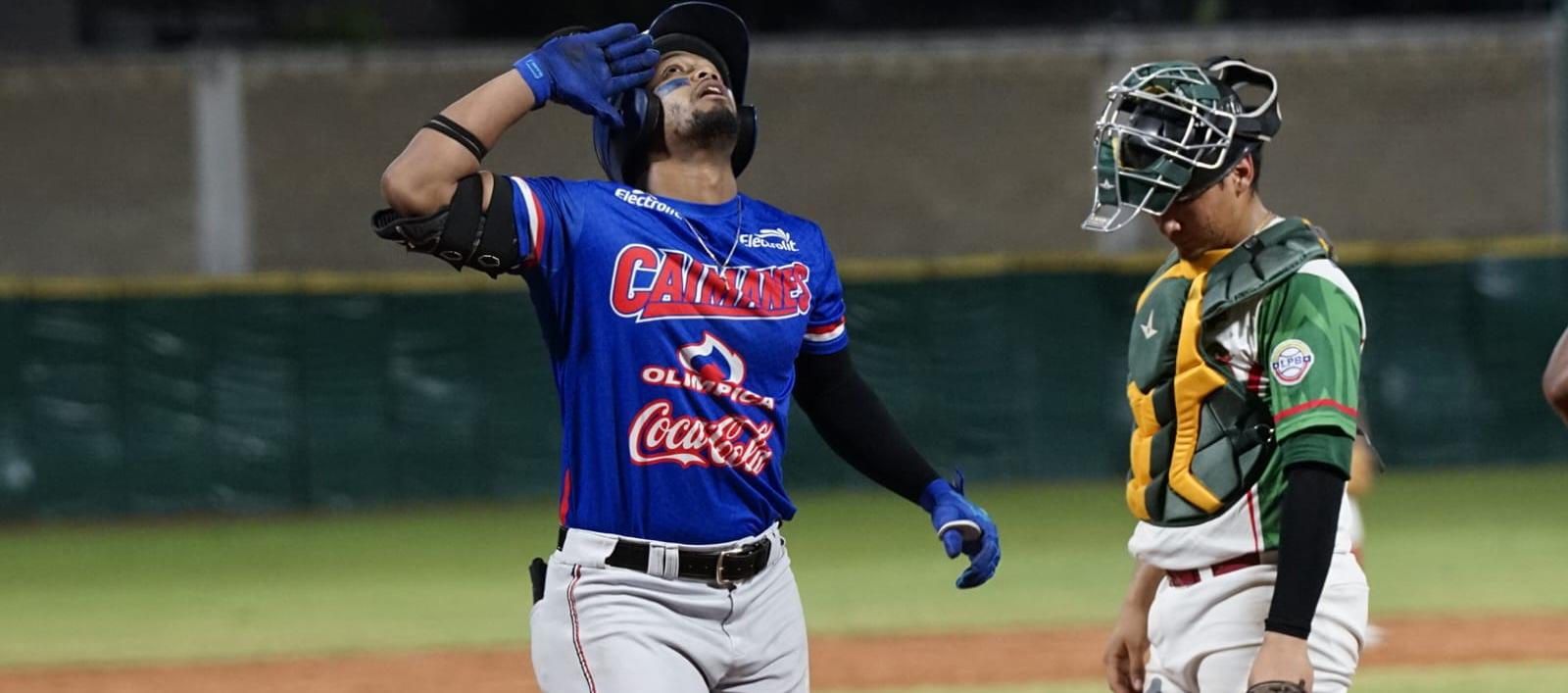 El dominicano Shalin Polanco llega al plato tras conectar jonrón en el cuarto inning.