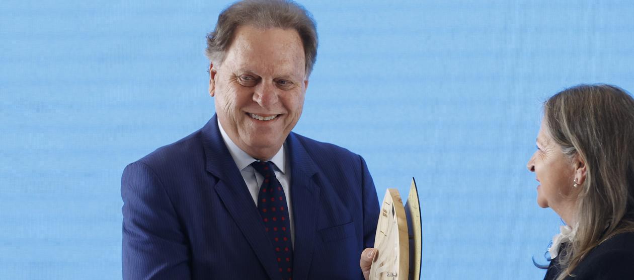 Ramón Jesurun fue escogido como dirigente del año por el periódico El Espectador.