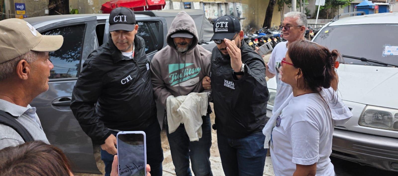 Momento en que Lourdes Rodríguez Contreras increpa a Álvaro Felipe Rivera Ramírez.