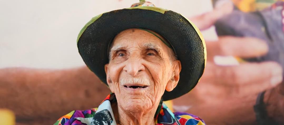 Ismael Escorcia Medina, creador del disfraz de El Descabezado. 