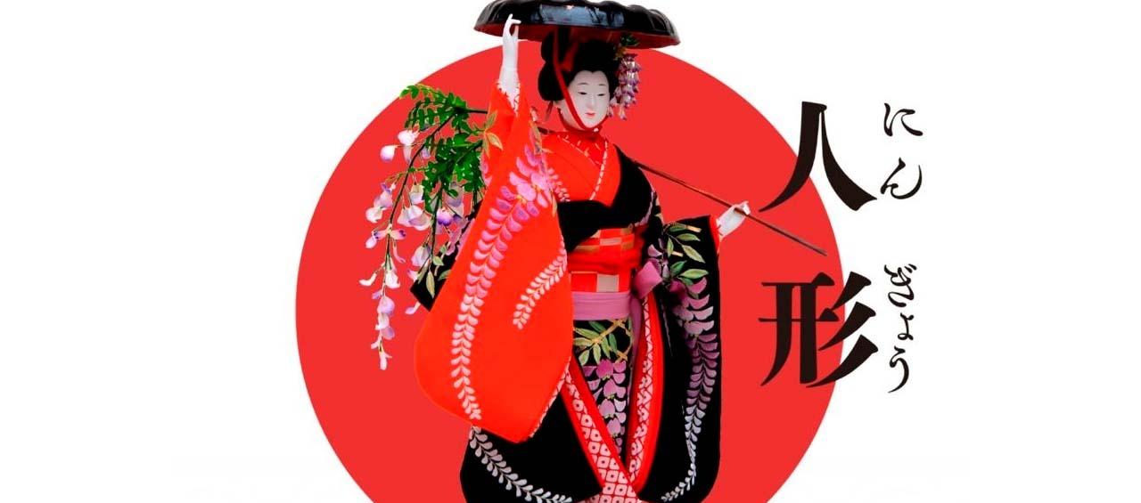 La muestra reúne 67 muñecas.