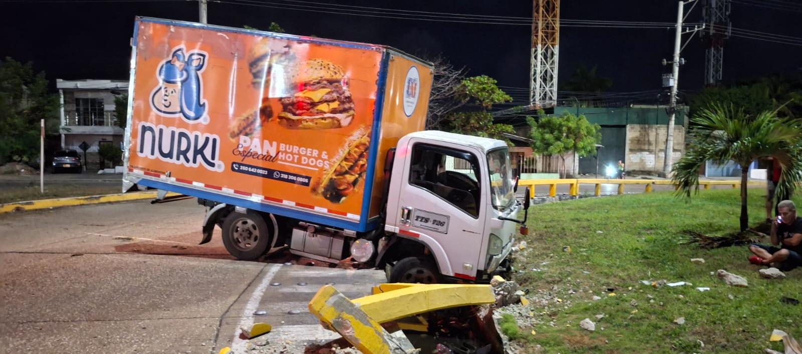 Accidente en la rotonda de Las Flores.