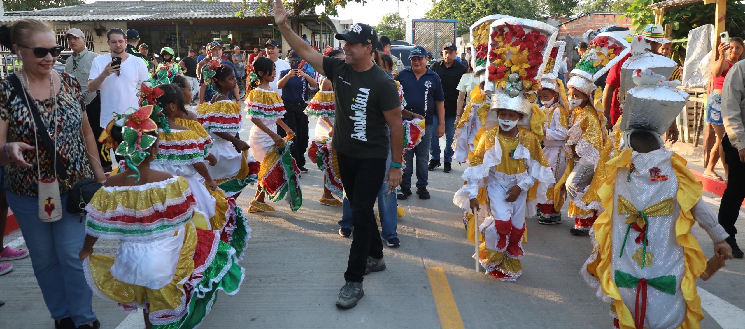 Alcalde Char en la entrega de las vías recuperadas en Las Malvinas. 