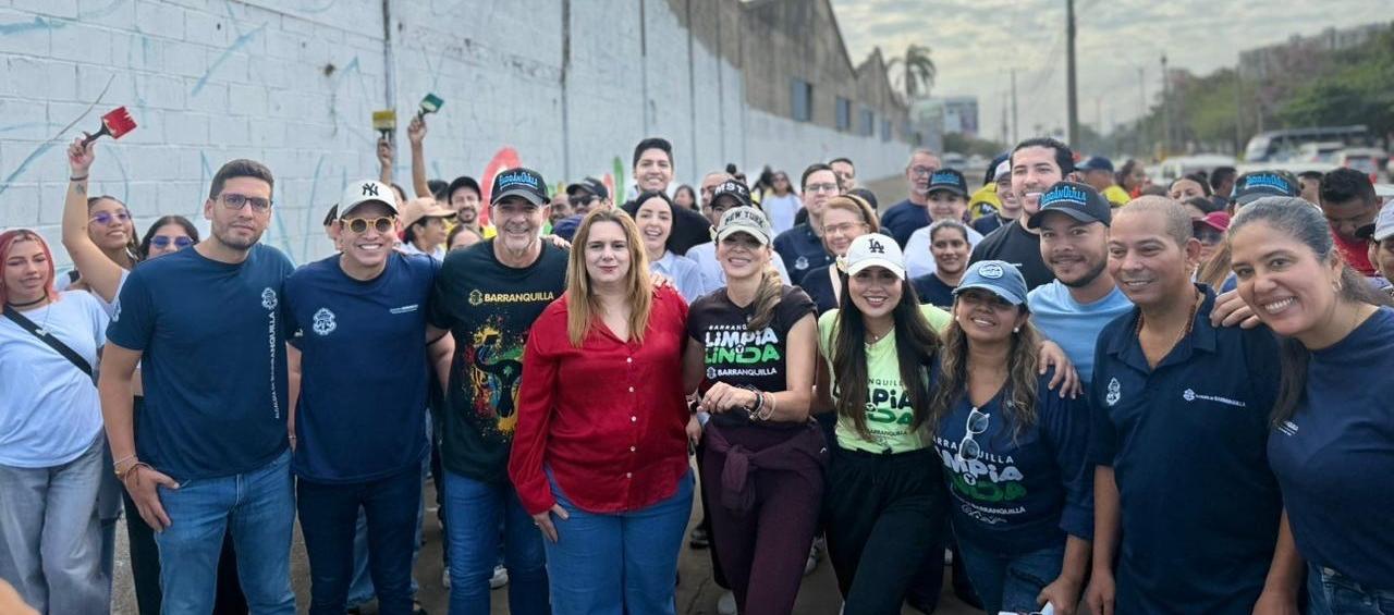 La actividad de embellecimiento de la Vía 40 fue realizada por diferentes dependencias de la Alcaldía. 