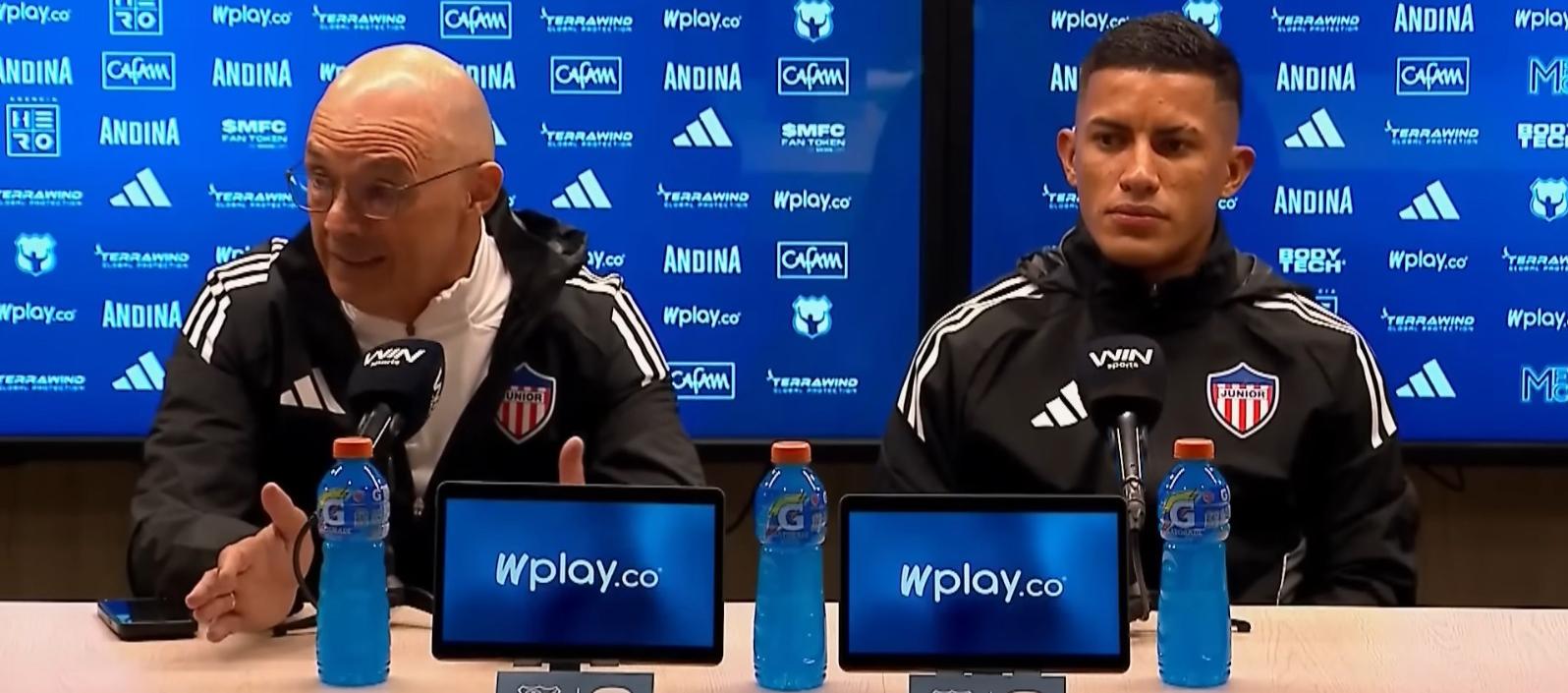 El técnico Alfredo Arias y al atacante Cristian Barrios.