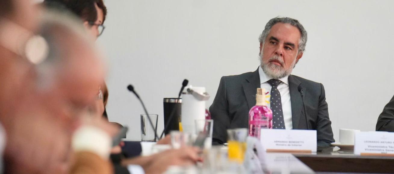 Armando Benedetti, ministro del Interior, en reunión con gobernadores.