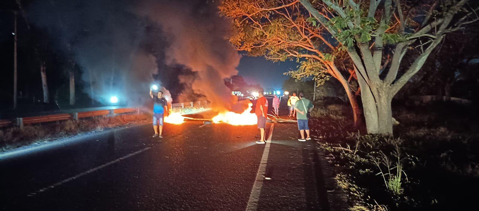 Bloqueo en la vía Oriental.