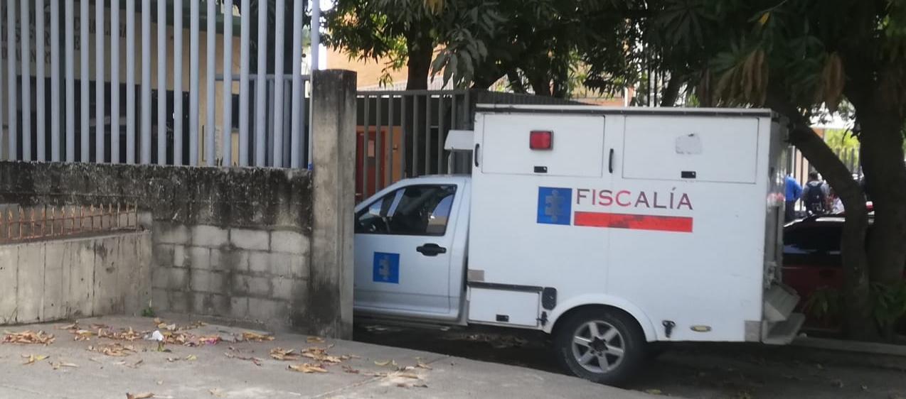 El CTI de la Fiscalía trasladado un cuerpo a Medicina Legal. 