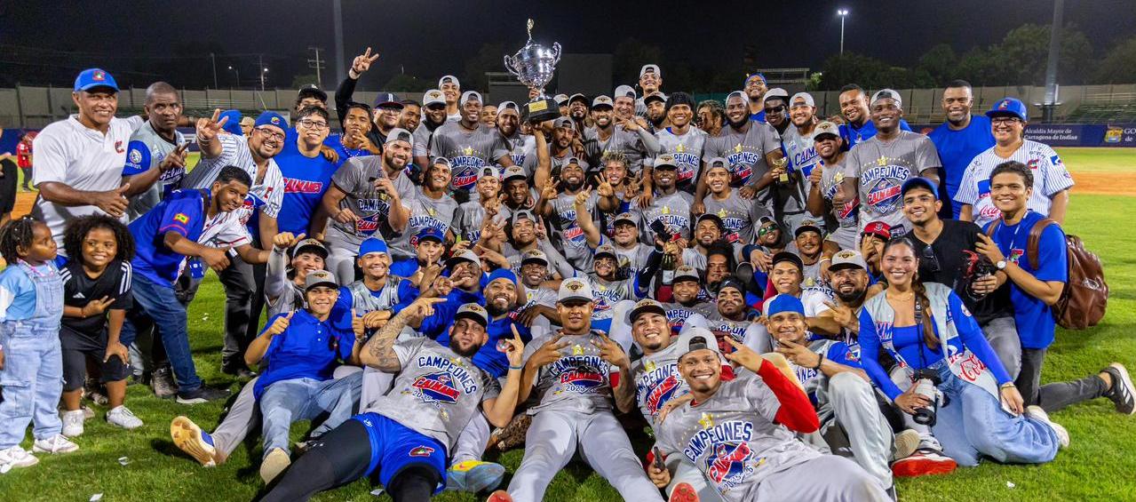 Caimanes de Barranquilla celebrando su título.
