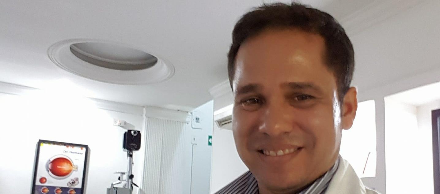 El optómetra Carlos Enrique Rojas Ávila.