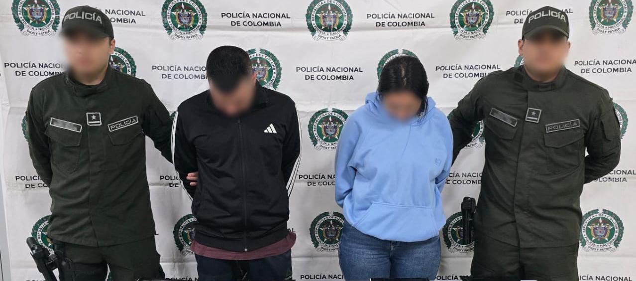 La pareja fue capturada por la Policía Antinarcóticos. 
