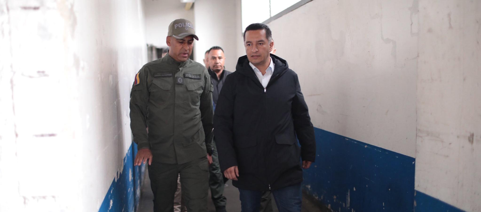 El director del Inpec, Teniente Coronel Daniel Gutiérrez, y el ministro de Justicia, Andrés Idárraga.