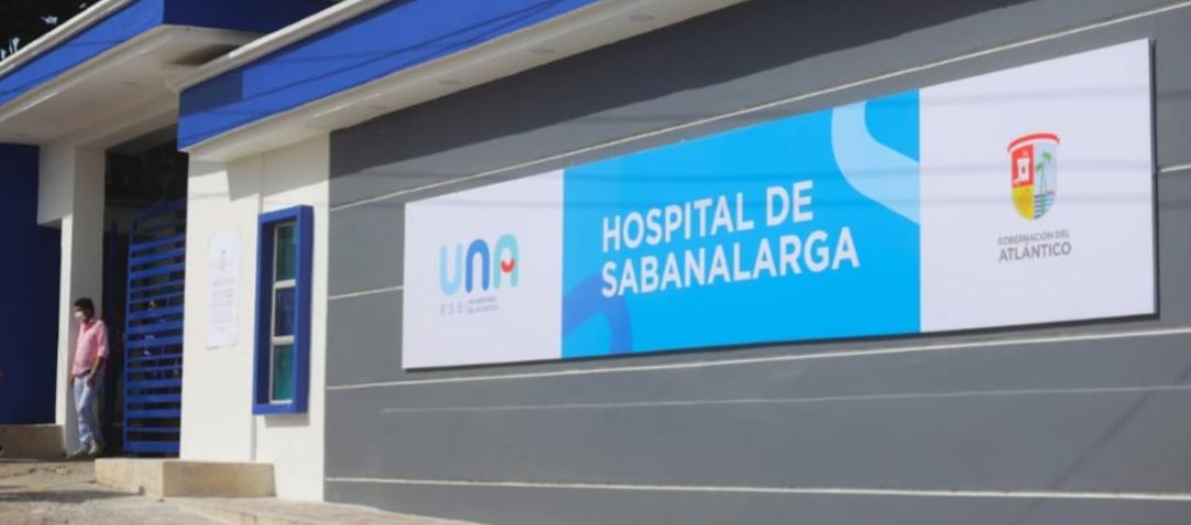 La víctima es atendida en el Hospital de Sabanalarga.