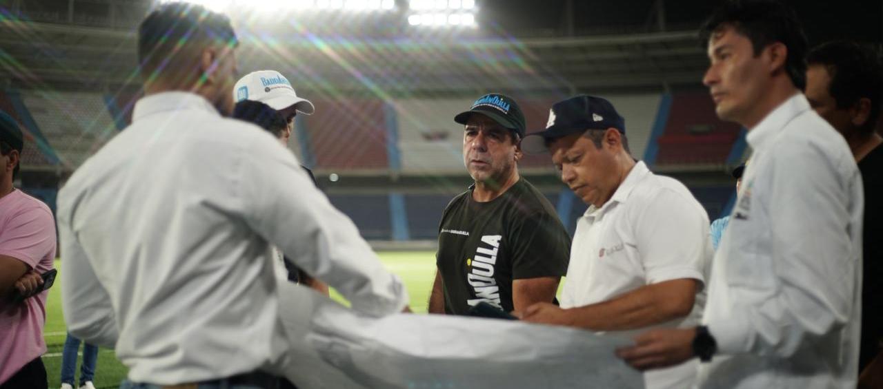 Alcalde Alejandro Char dando inicio a las obras en el 'Metro'. 