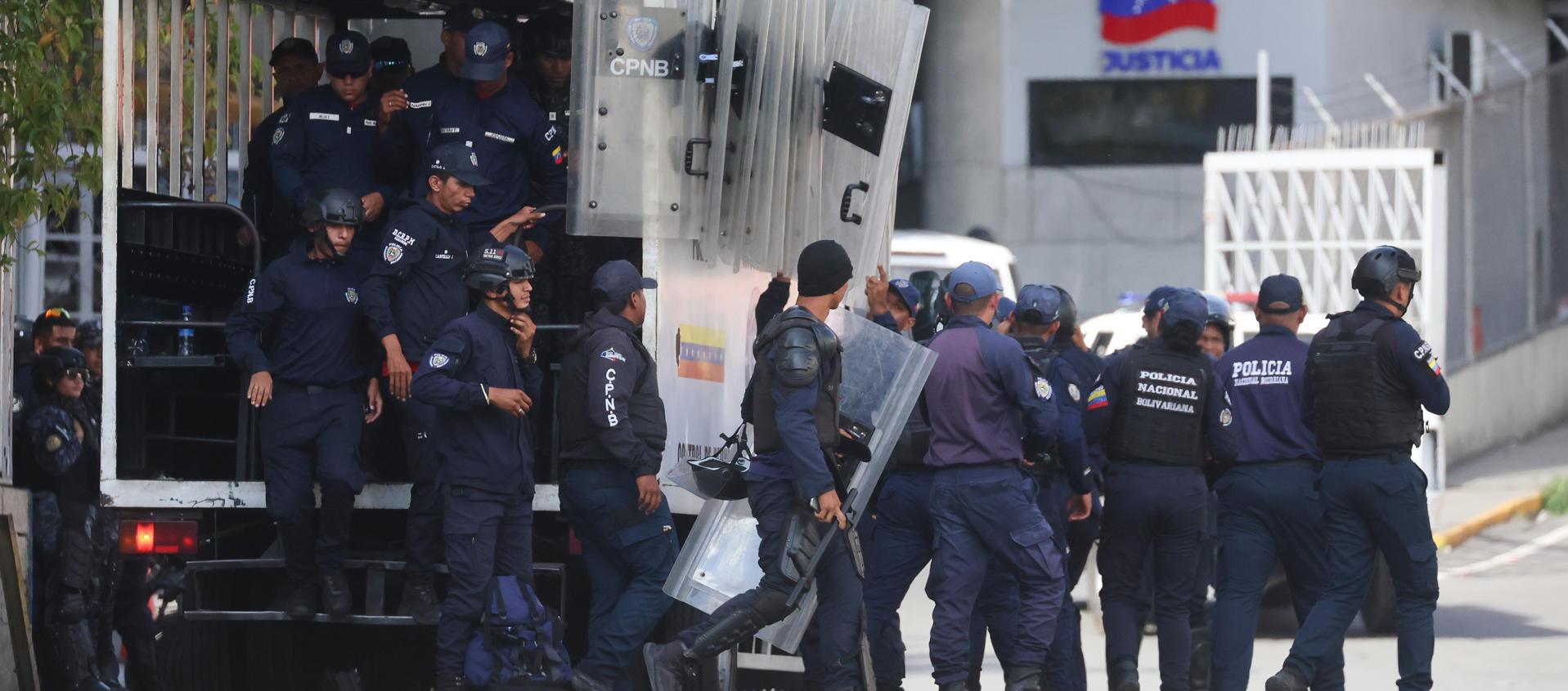 Integrantes del Cuerpo de Policía Nacional Bolivariana